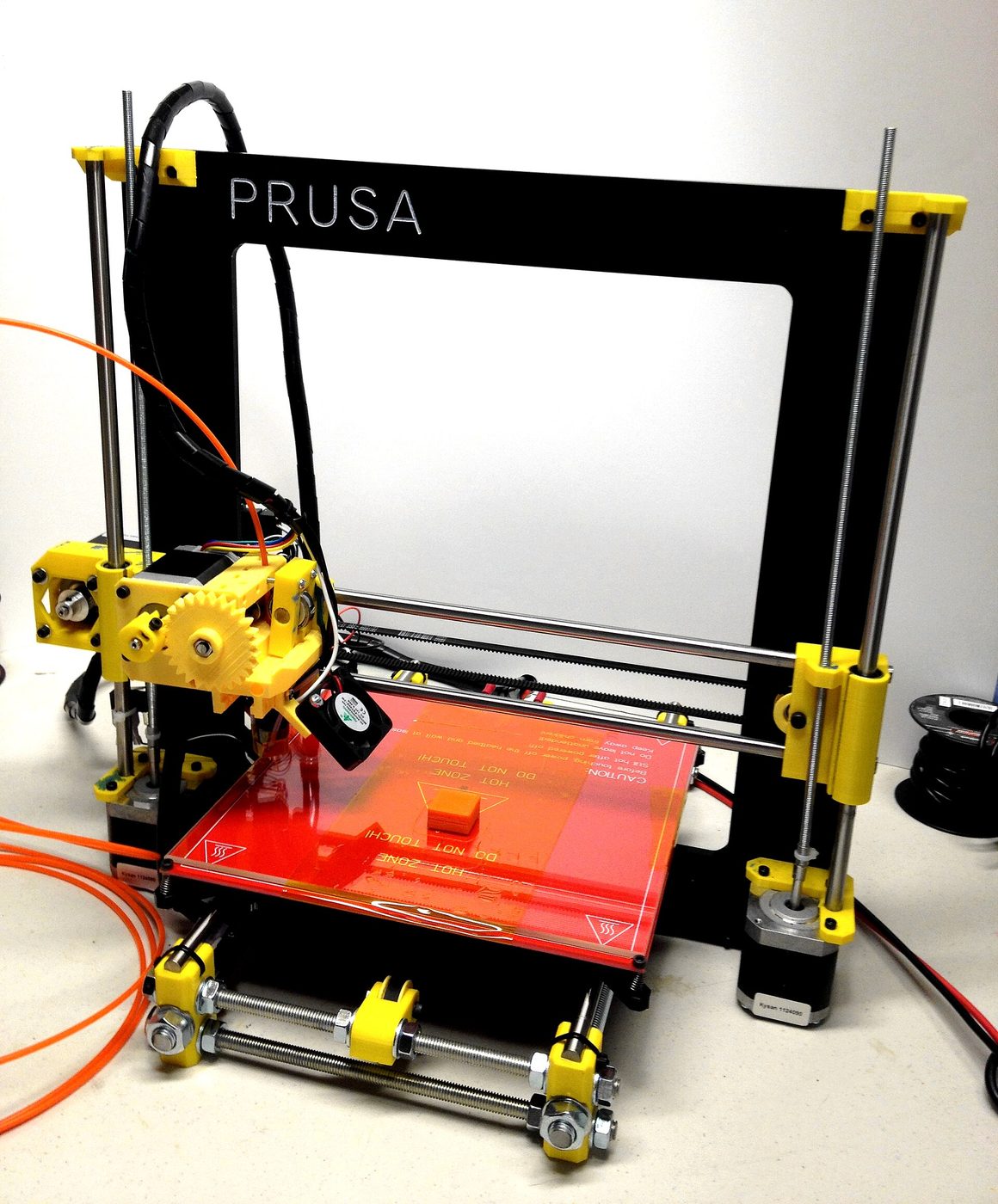 پرینتر سه‌بعدی FDM مدل Prusa با بستر گرم و اکسترودر
